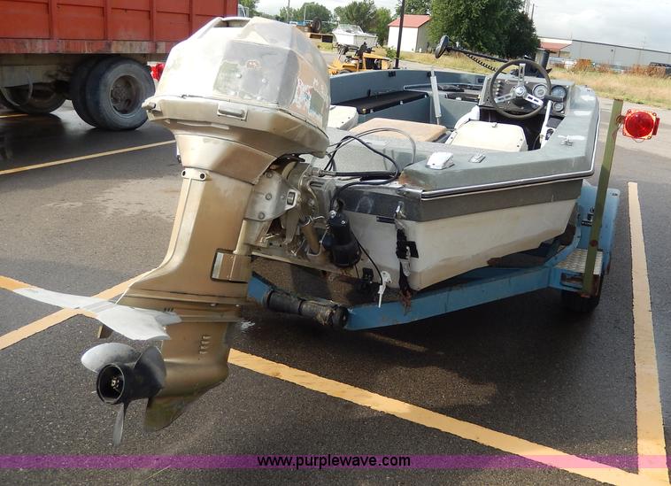 image for item I4299 1976 Champion 17' fiberglass boat