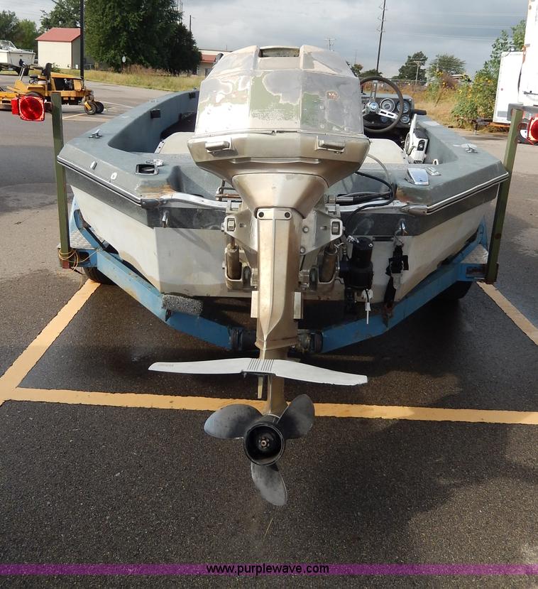 image for item I4299 1976 Champion 17' fiberglass boat