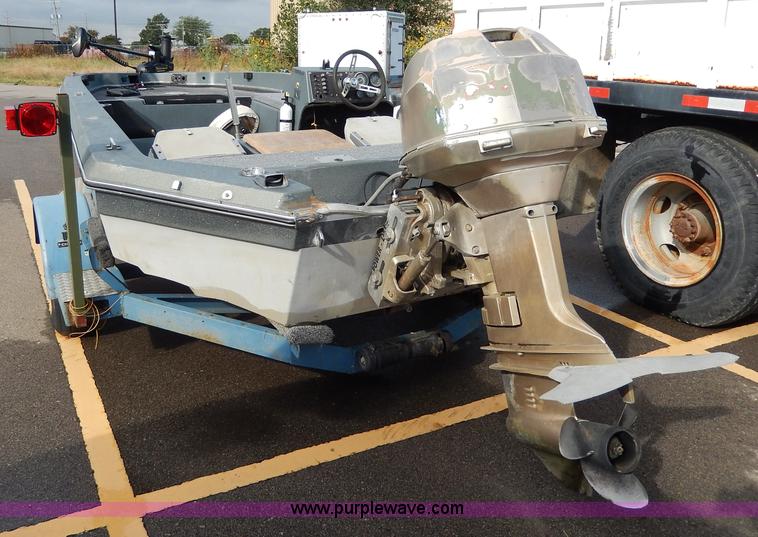 image for item I4299 1976 Champion 17' fiberglass boat