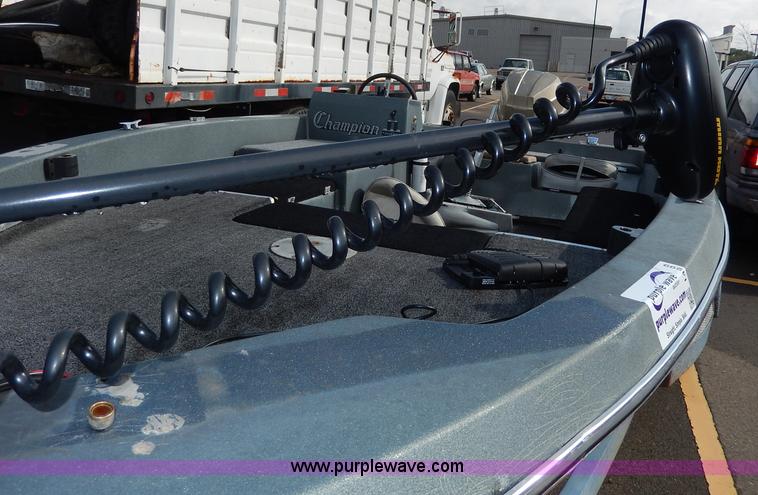 image for item I4299 1976 Champion 17' fiberglass boat