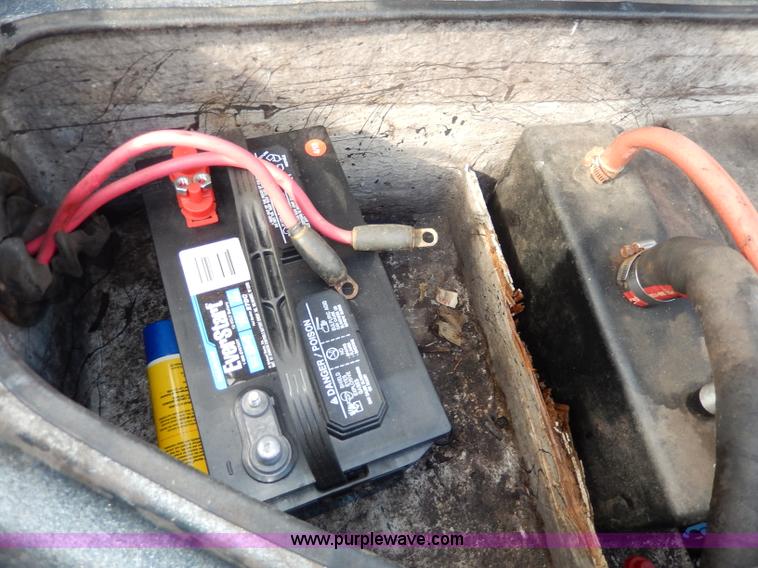 image for item I4299 1976 Champion 17' fiberglass boat