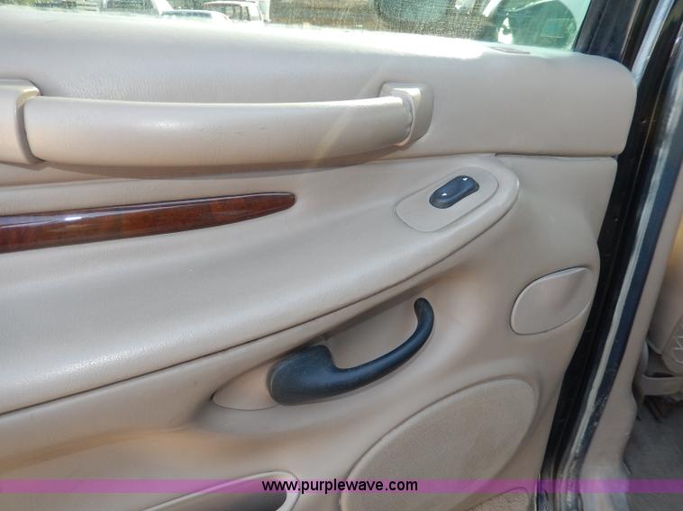 image for item I4359 1998 Lincoln Navigator SUV