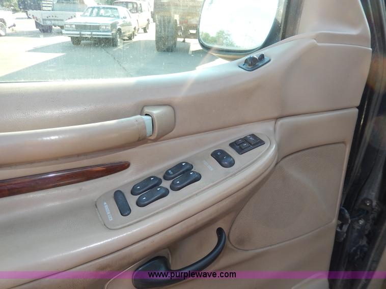 image for item I4359 1998 Lincoln Navigator SUV