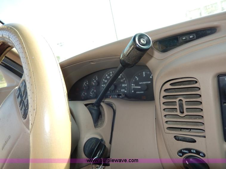 image for item I4359 1998 Lincoln Navigator SUV