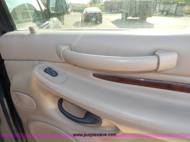 image for item I4359 1998 Lincoln Navigator SUV