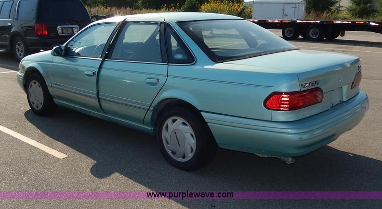 image for item I4360 1994 Ford Taurus GL