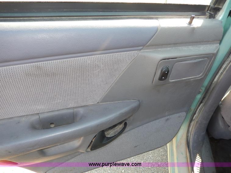 image for item I4360 1994 Ford Taurus GL