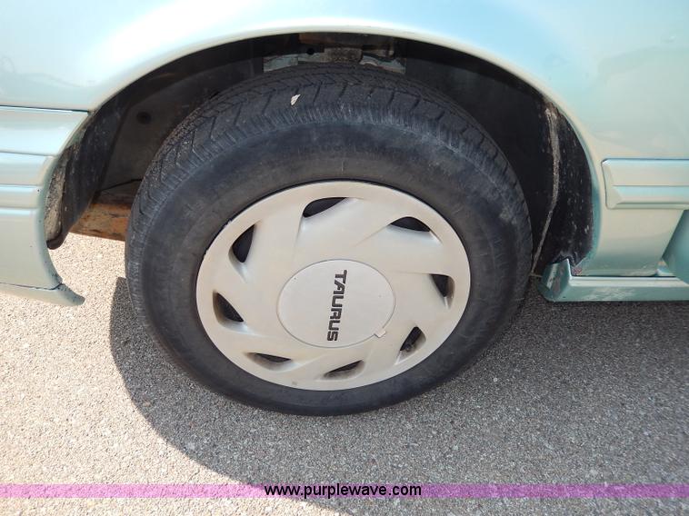 image for item I4360 1994 Ford Taurus GL
