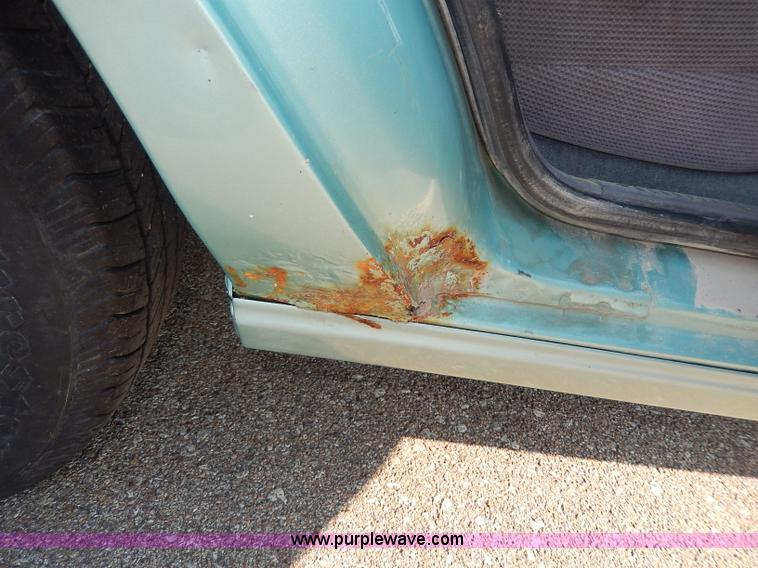 image for item I4360 1994 Ford Taurus GL