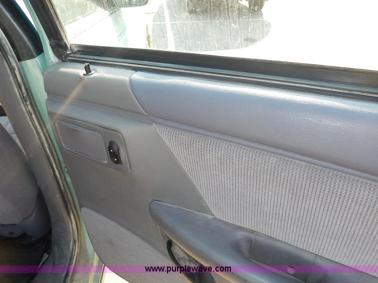 image for item I4360 1994 Ford Taurus GL