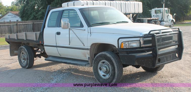 image for item I8094 1995 Dodge Ram 2500 ST Club Cab flatbed truck