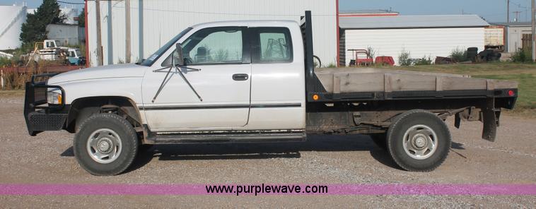 image for item I8094 1995 Dodge Ram 2500 ST Club Cab flatbed truck