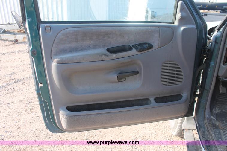 image for item I8094 1995 Dodge Ram 2500 ST Club Cab flatbed truck