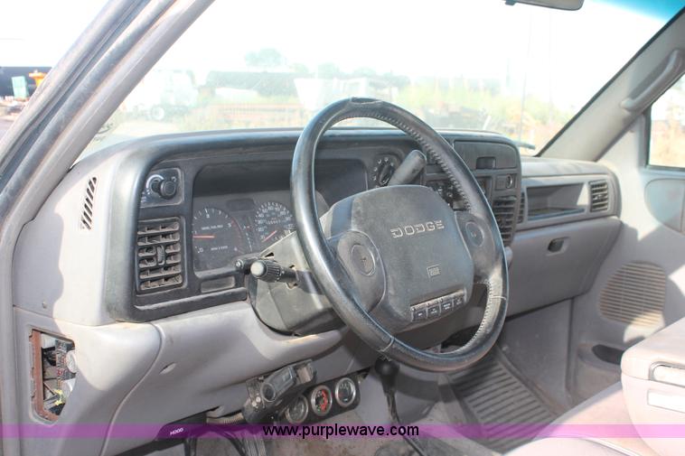 image for item I8094 1995 Dodge Ram 2500 ST Club Cab flatbed truck