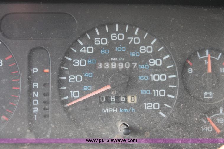 image for item I8094 1995 Dodge Ram 2500 ST Club Cab flatbed truck