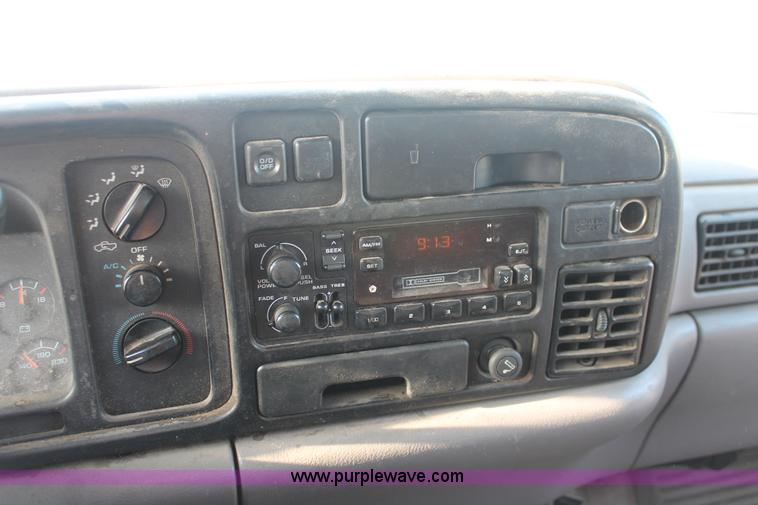 image for item I8094 1995 Dodge Ram 2500 ST Club Cab flatbed truck