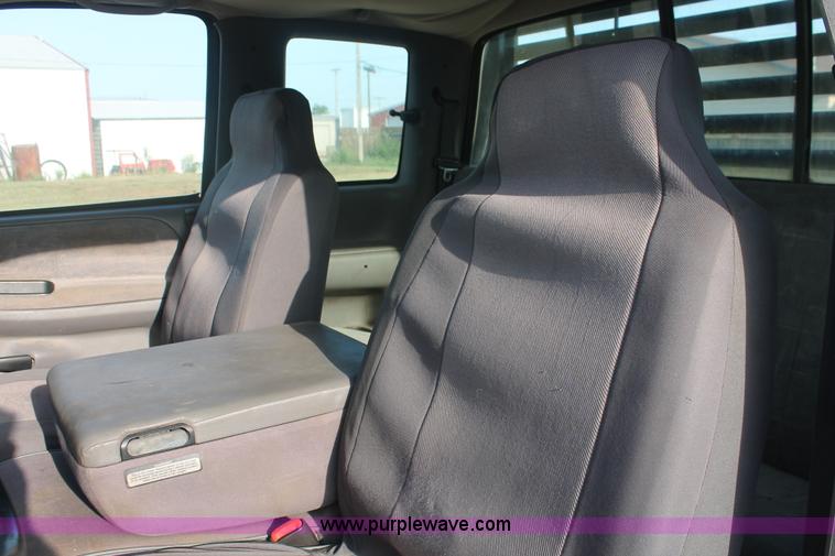 image for item I8094 1995 Dodge Ram 2500 ST Club Cab flatbed truck