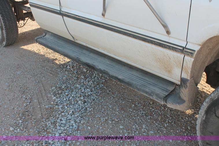 image for item I8094 1995 Dodge Ram 2500 ST Club Cab flatbed truck