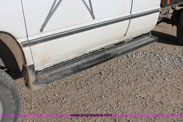 image for item I8094 1995 Dodge Ram 2500 ST Club Cab flatbed truck