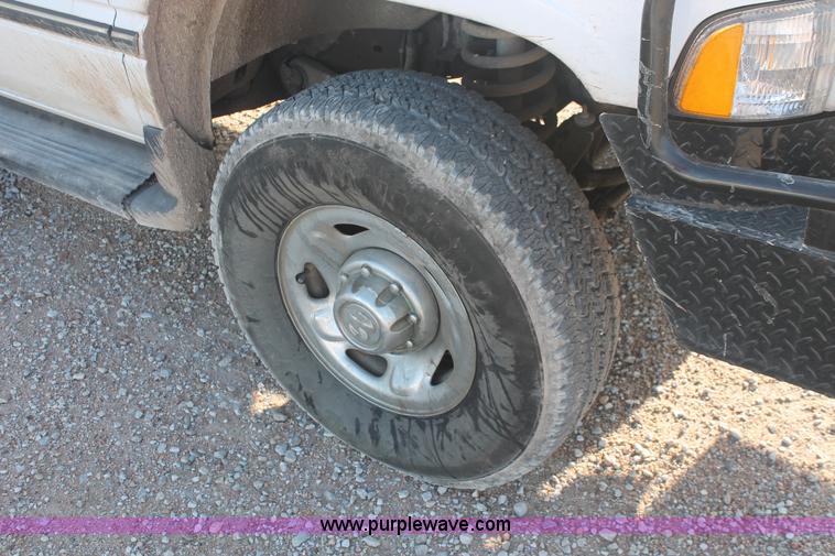 image for item I8094 1995 Dodge Ram 2500 ST Club Cab flatbed truck