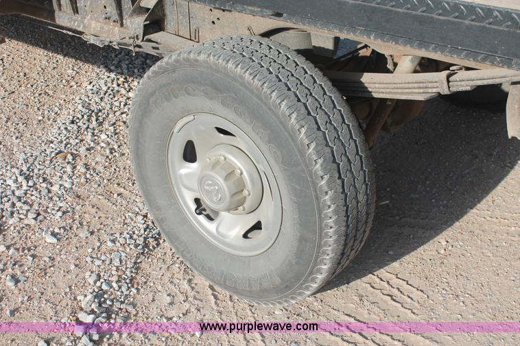 image for item I8094 1995 Dodge Ram 2500 ST Club Cab flatbed truck