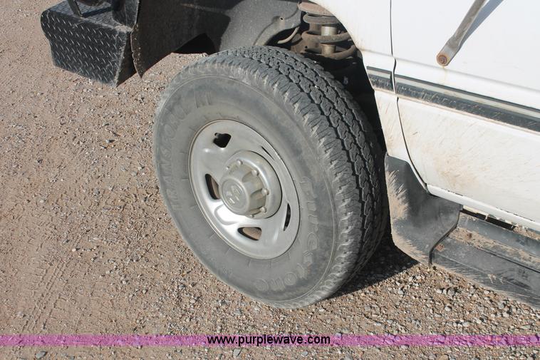 image for item I8094 1995 Dodge Ram 2500 ST Club Cab flatbed truck