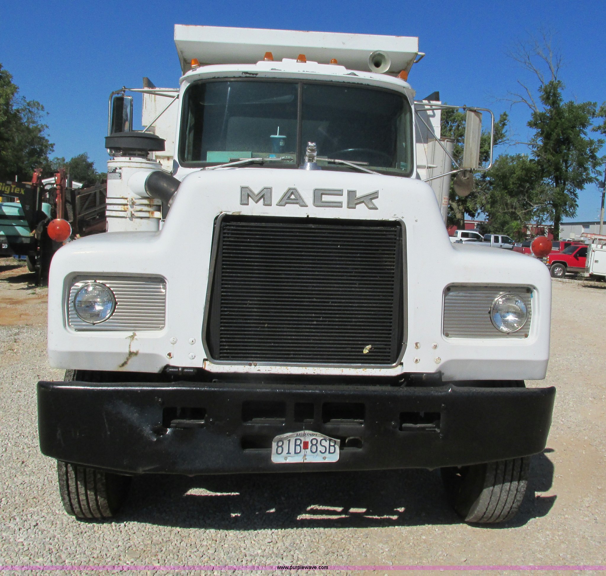 1989 Mack Econodyne R690ST dump truck in Nixa, MO | Item G9444 sold
