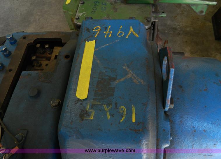 image for item AD9039 Ford/Versitile V946 transmission