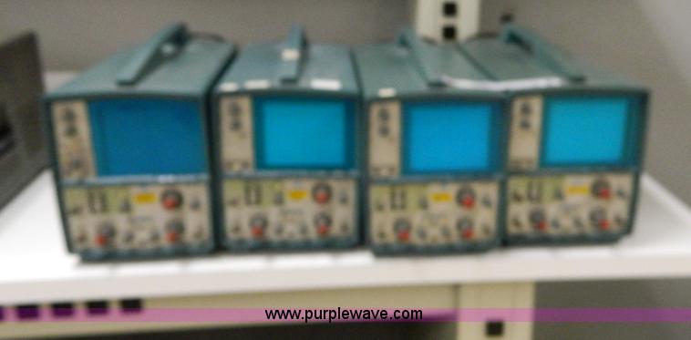 image for item AD9106 (4) Tetronix T922 oscilloscopes