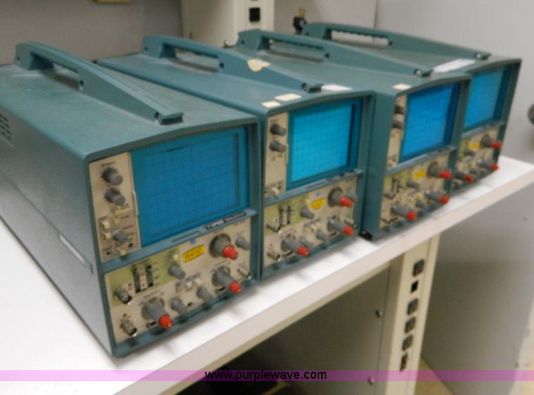 image for item AD9106 (4) Tetronix T922 oscilloscopes