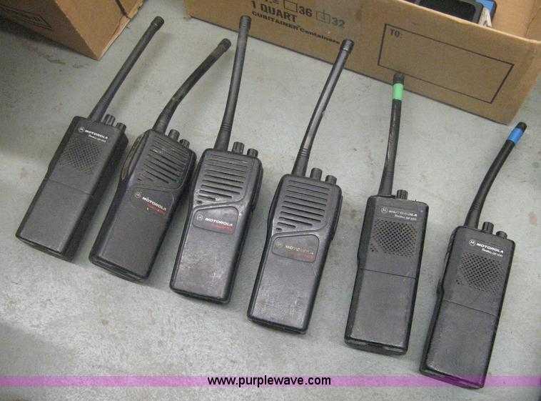 image for item AN9505 Assorted CB radios