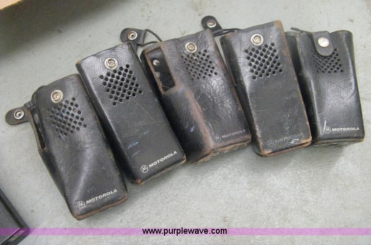 image for item AN9505 Assorted CB radios