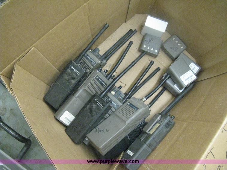 image for item AN9505 Assorted CB radios