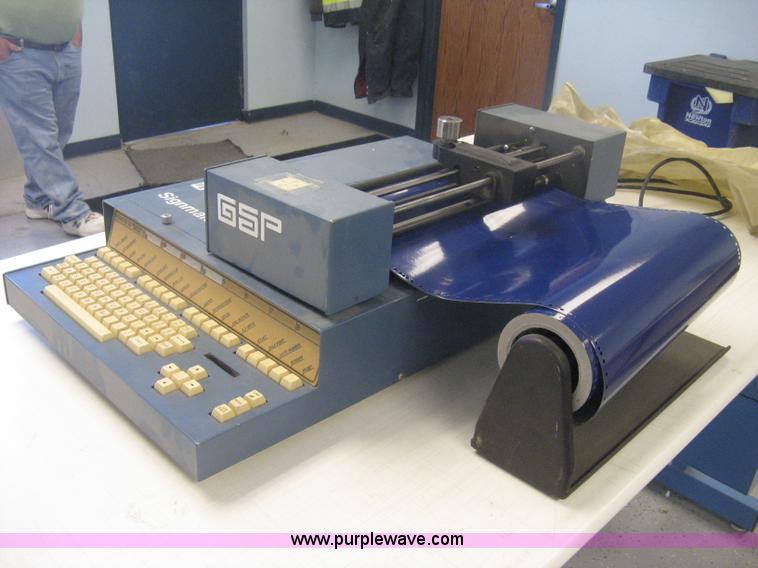 image for item AN9507 Signmaker IVB vinyl cutter