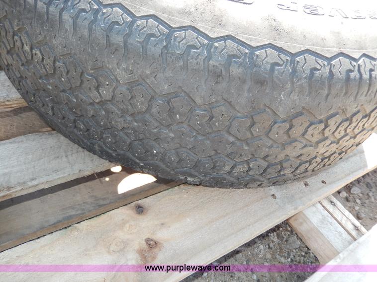 image for item AV9523 (4) used assorted tires