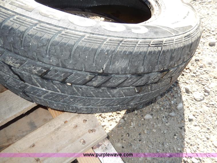 image for item AV9523 (4) used assorted tires