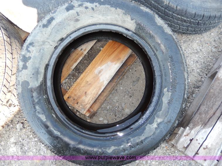 image for item AV9523 (4) used assorted tires