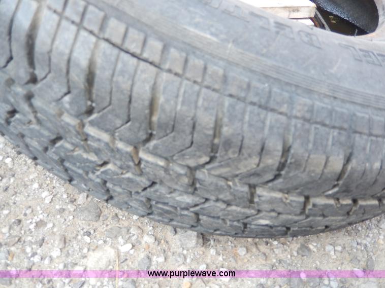 image for item AV9523 (4) used assorted tires