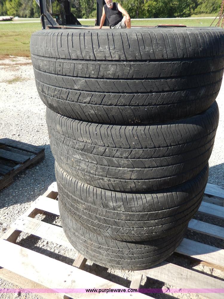 image for item AV9525 (4) used 235/55R17 tires