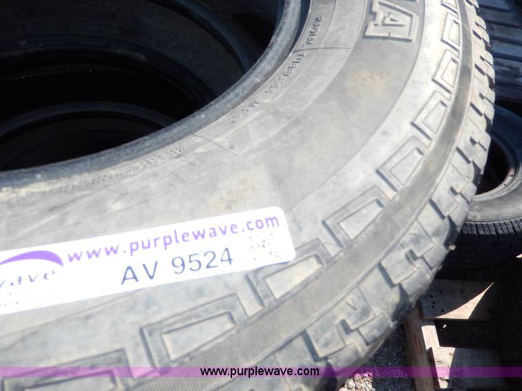 image for item AV9525 (4) used 235/55R17 tires