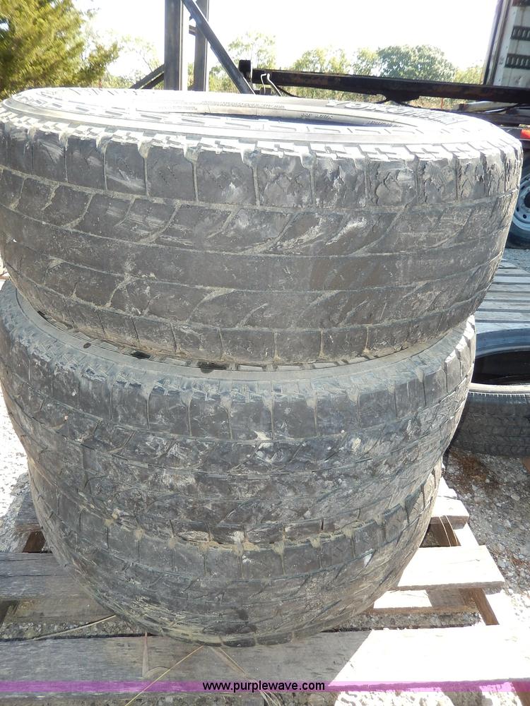 image for item AV9525 (4) used 235/55R17 tires