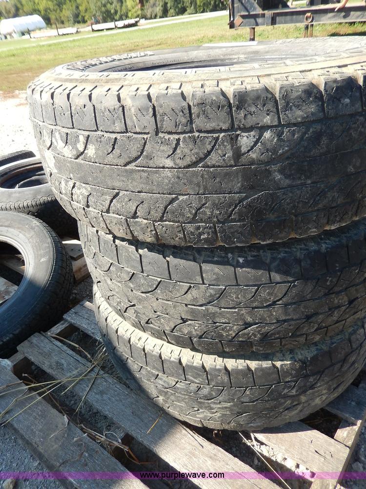 image for item AV9525 (4) used 235/55R17 tires