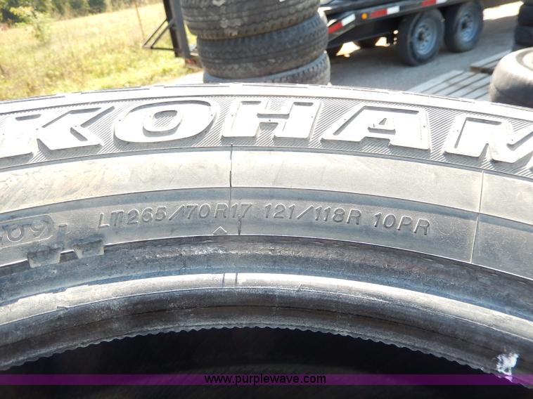 image for item AV9526 (5) used 265/70R17 tires
