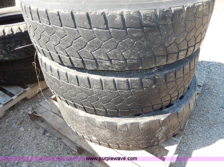 image for item AV9527 (3) used 11R22.5 tires