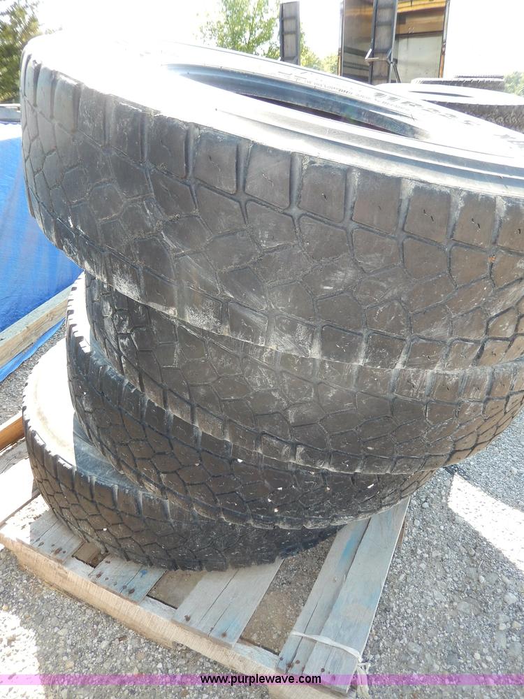 image for item AV9529 (4) used 11R22.5 tires