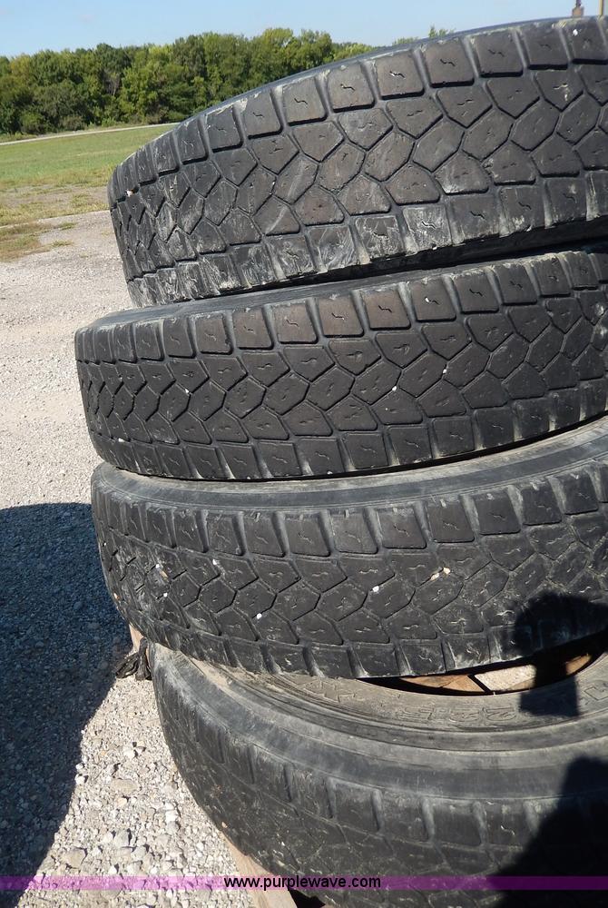 image for item AV9529 (4) used 11R22.5 tires
