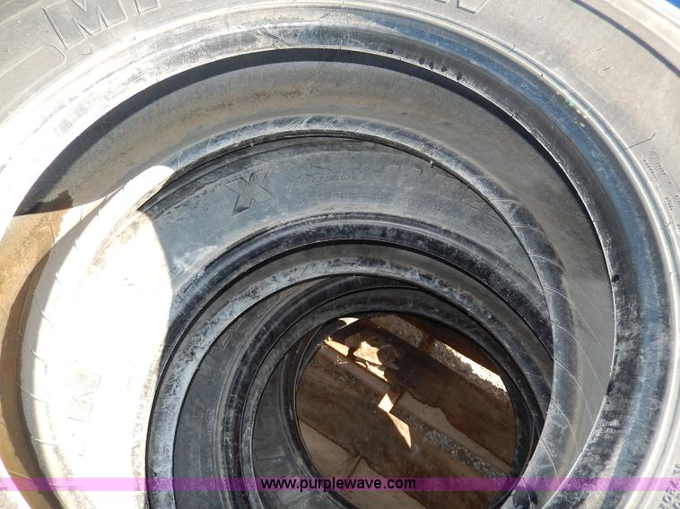 image for item AV9529 (4) used 11R22.5 tires