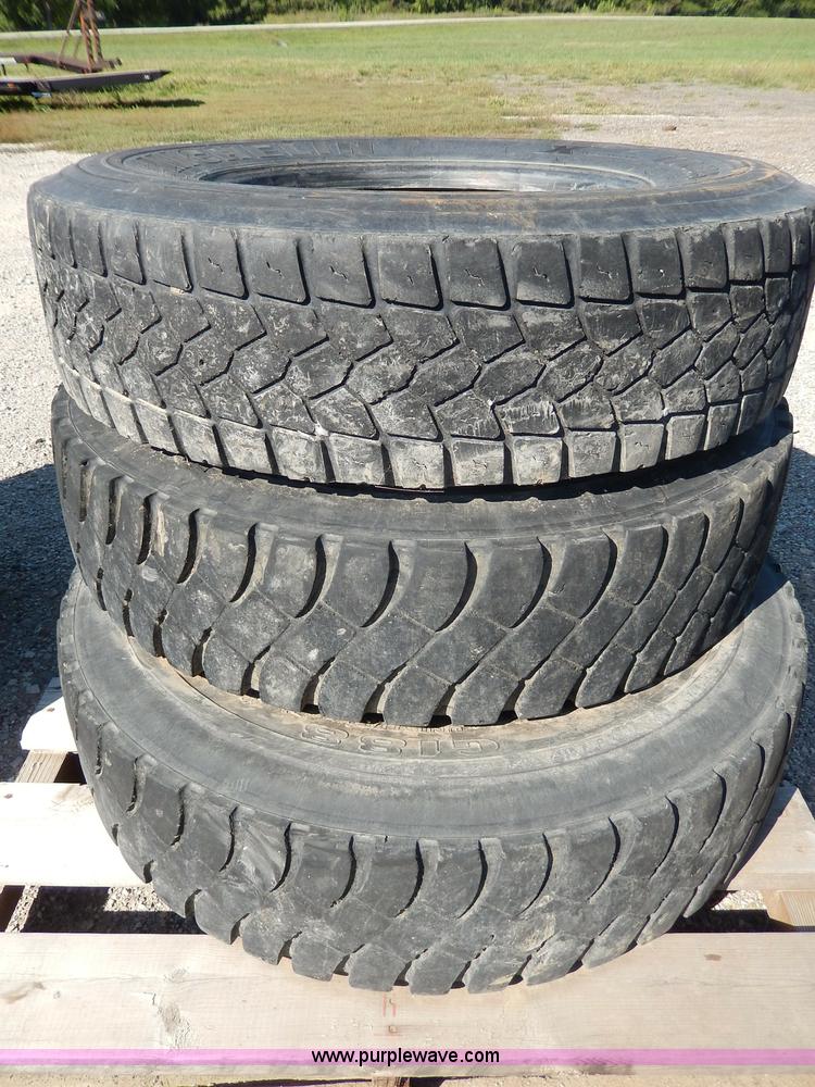 image for item AV9530 (3) used 11R22.5 tires