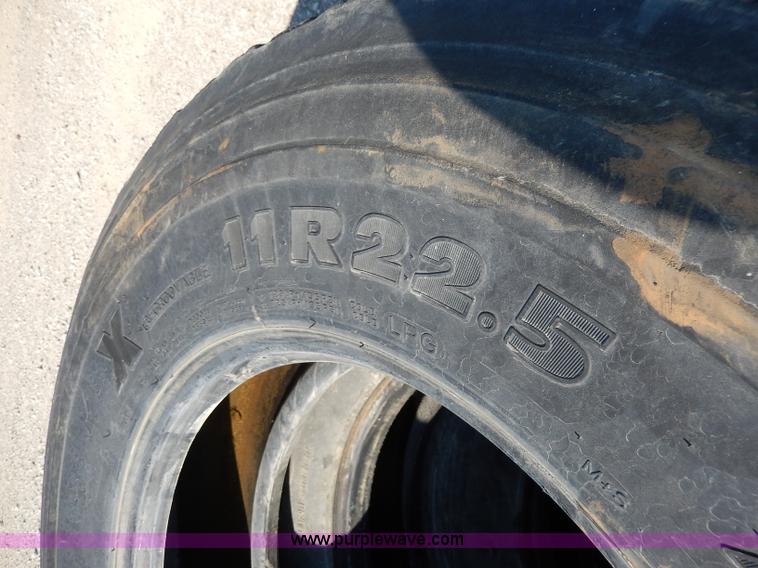 image for item AV9530 (3) used 11R22.5 tires