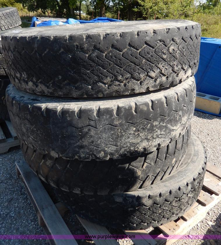 image for item AV9531 (4) used 11R22.5 tires